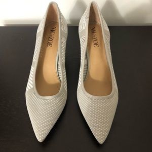 NIC + ZOE Carmen Kitten Heels Pump Knit, Color French Linen and White, Size 9.5